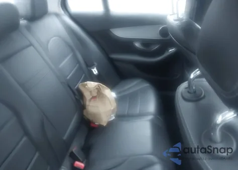 2015 Mercedes-Benz C 300 4Matic z USA, uszkodzony, nr VIN 55SWF4KB9FU072449